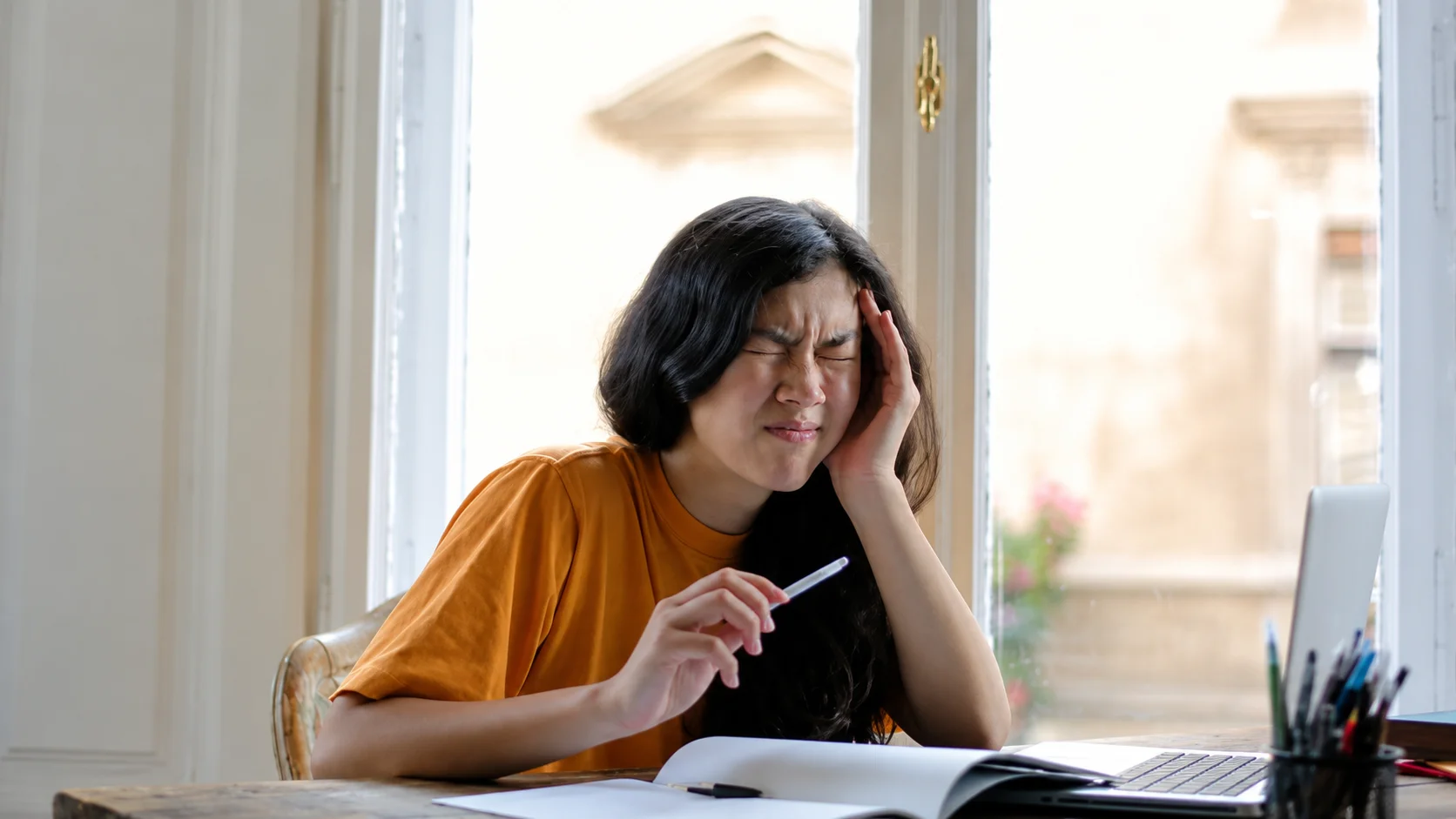 Featured image for “How to Stop Your Teeth From Hurting”